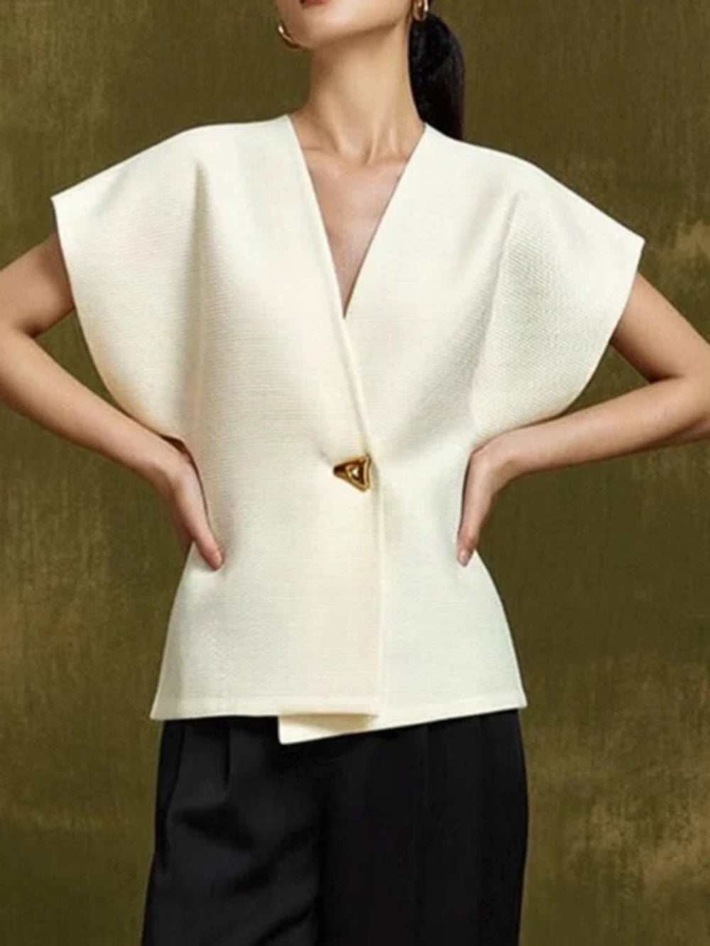 Asymmetric one-button dropped shoulder top