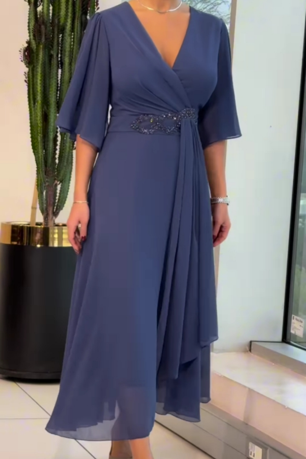 Elegant V-neck chiffon maxi dress